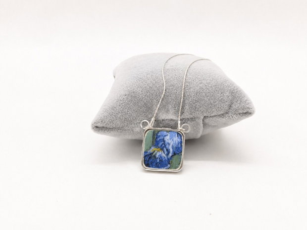 Colier "Van Gogh-Iris Albastru" din fragment de portelan si argint