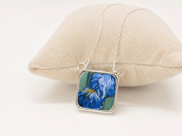 Colier "Van Gogh-Iris Albastru" din fragment de portelan si argint