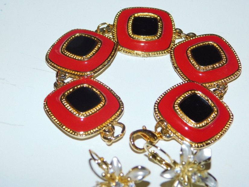 Bratara   designer vintage, email   , deosebita, cadou cercei noii   placati cu aur  galben si alb