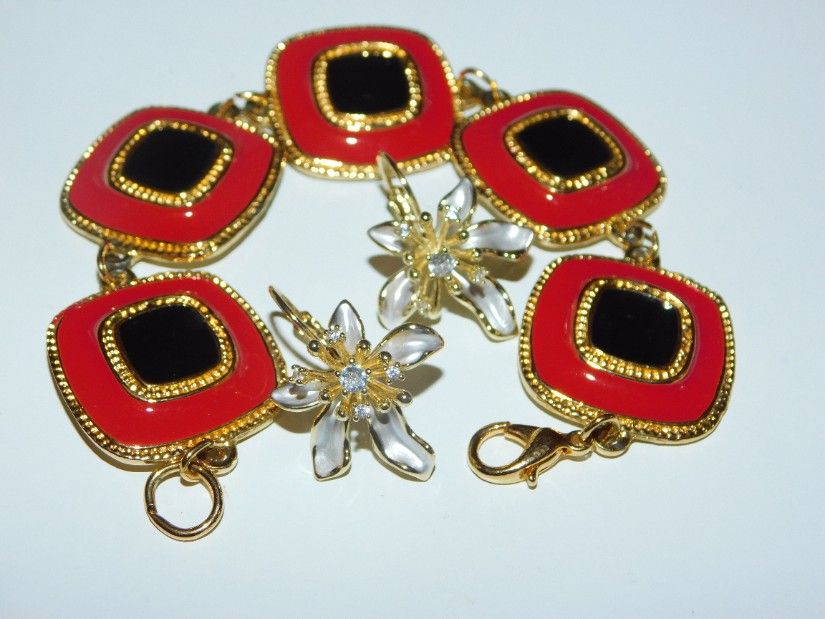 Bratara   designer vintage, email   , deosebita, cadou cercei noii   placati cu aur  galben si alb