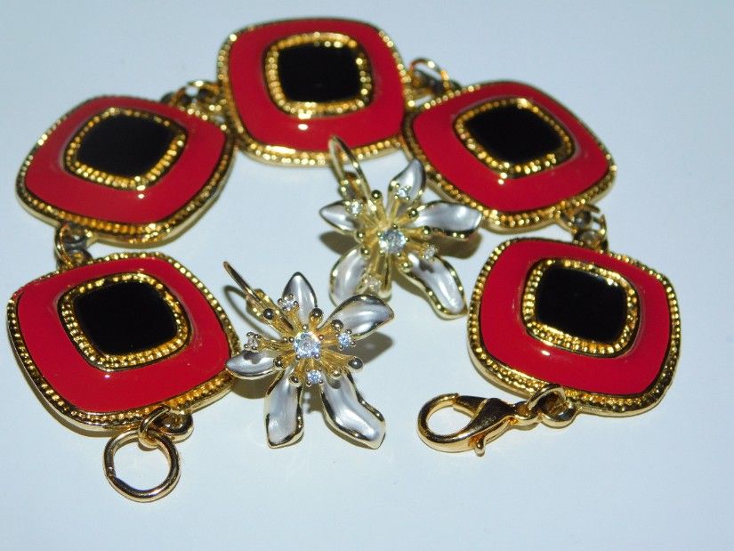 Bratara   designer vintage, email   , deosebita, cadou cercei noii   placati cu aur  galben si alb