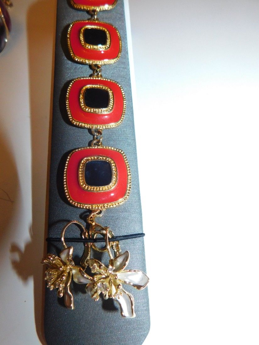 Bratara   designer vintage, email   , deosebita, cadou cercei noii   placati cu aur  galben si alb