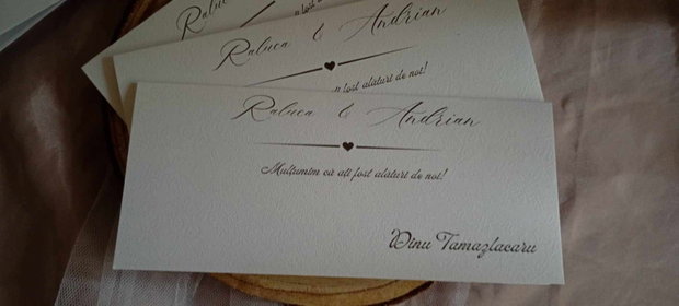 Plic pentru dar personalizat cu numele mirilor și tematica evenimentului