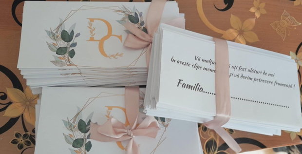 Plic pentru dar personalizat cu numele mirilor și tematica evenimentului