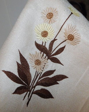 2 bucati  centre de masa,  servetele,  fete mici  de masa,  broderie,  noi