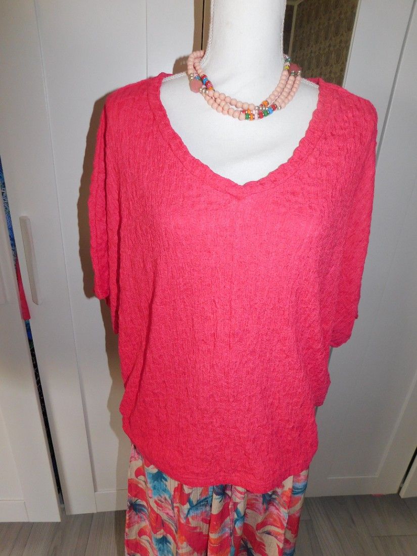 Fusta cu bluza, usoare, fine, colorit elegant, masura XL - XXL