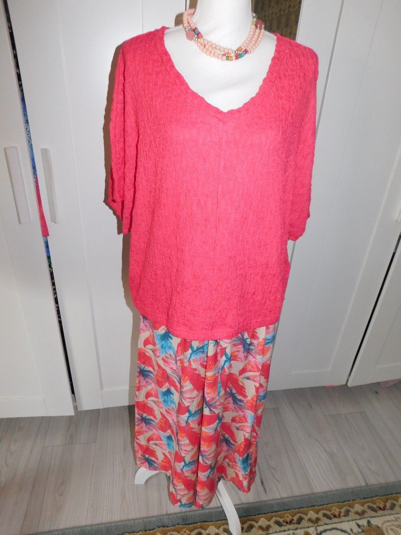 Fusta cu bluza, usoare, fine, colorit elegant, masura XL - XXL