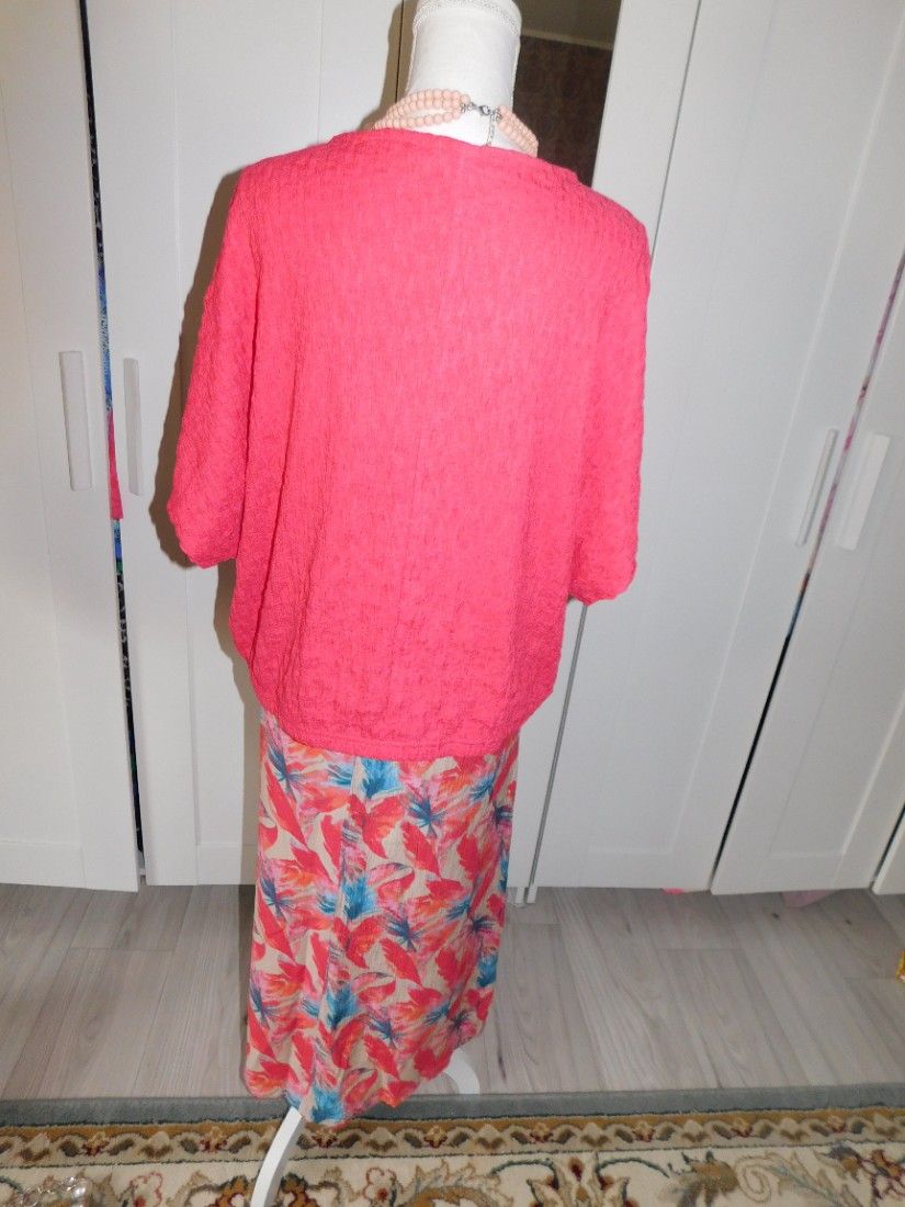 Fusta cu bluza, usoare, fine, colorit elegant, masura XL - XXL