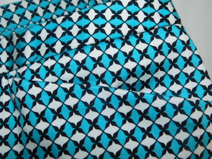 Pantaloni noi  3/4   L - XL,   deosebiti, bumbac , elastan , moderni, rafinati