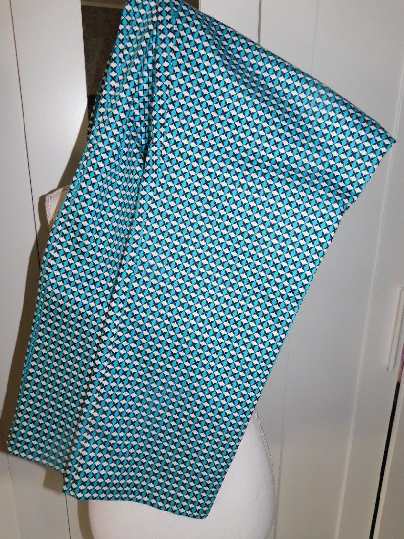 Pantaloni noi  3/4   L - XL,   deosebiti, bumbac , elastan , moderni, rafinati