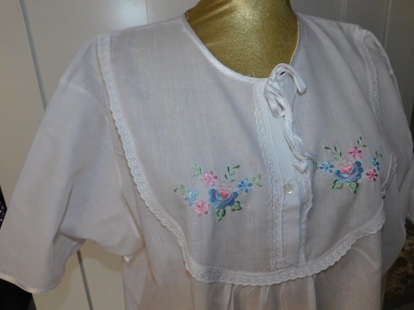 Camasa noua de noapte lunga , XL- XXL ,usoara, de vara, broderie pe fata, mineci scurte