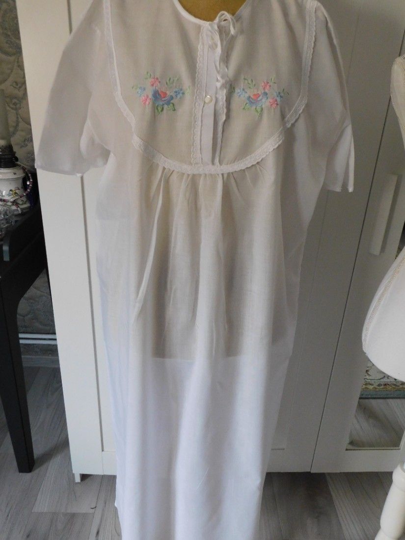 Camasa noua de noapte lunga , XL- XXL ,usoara, de vara, broderie pe fata, mineci scurte