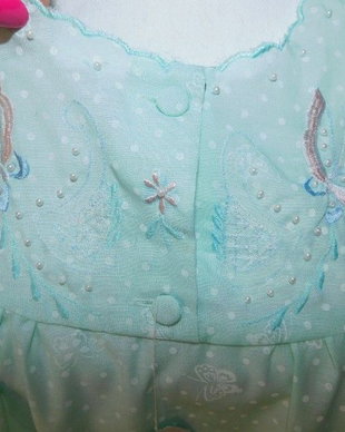 Camasa  noua noapte,  fara mineci, etichete  atasate, made in Shangai , broderie   manuala