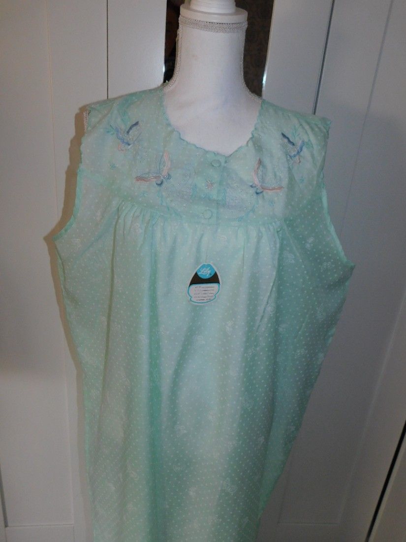 Camasa noua noapte, fara mineci, etichete atasate, made in Shangai , broderie manuala