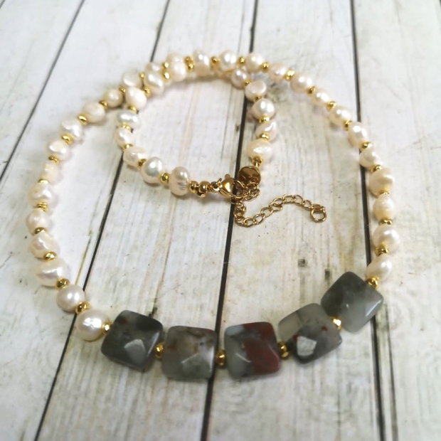Colier handmade - Perle de cultură și Agat indian (Bloodstone)