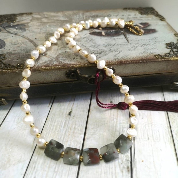 Colier handmade - Perle de cultură și Agat indian (Bloodstone)