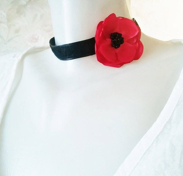 chocker piele dantela si mac rosu