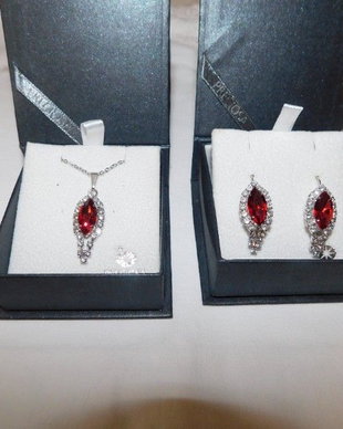 Set nou  Preciosa Cehia,   cercei si pandant cu lantisor, cristal Bohemia