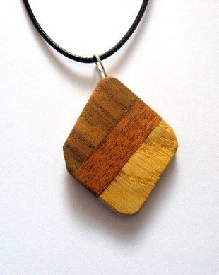 pandantiv lemn artar, ,purple wood.nuc si mahon 52639