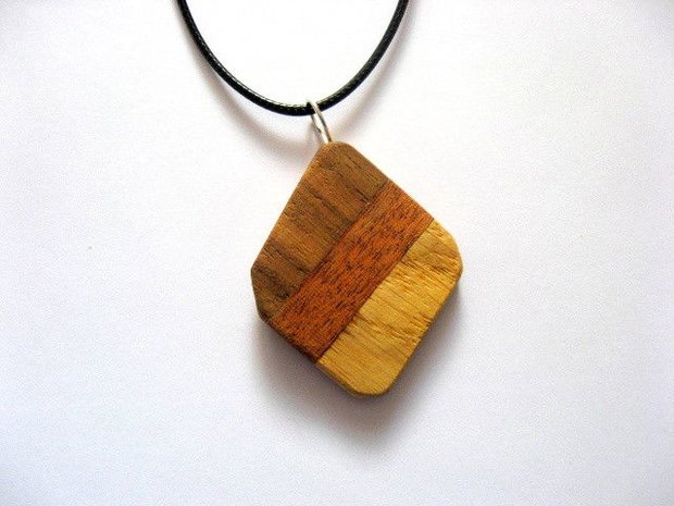 pandantiv lemn artar, ,purple wood.nuc si mahon 52639