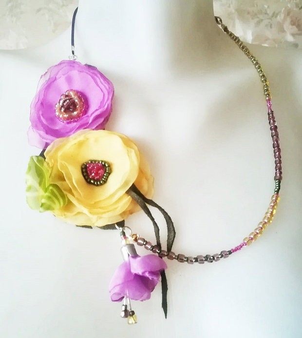 colier floral mov lavanda si galben pal