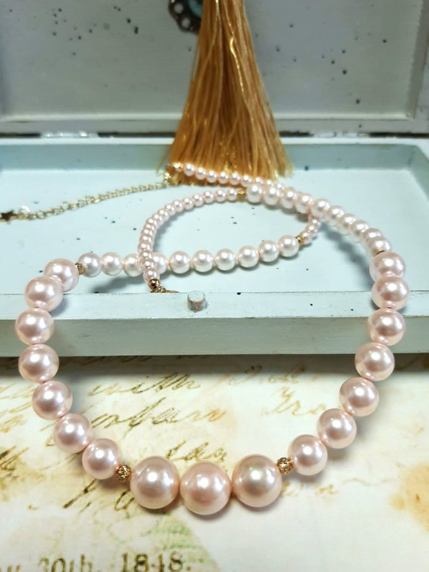 Colier choker handmade din Perle de Mallorca roz si inox placat cu aur