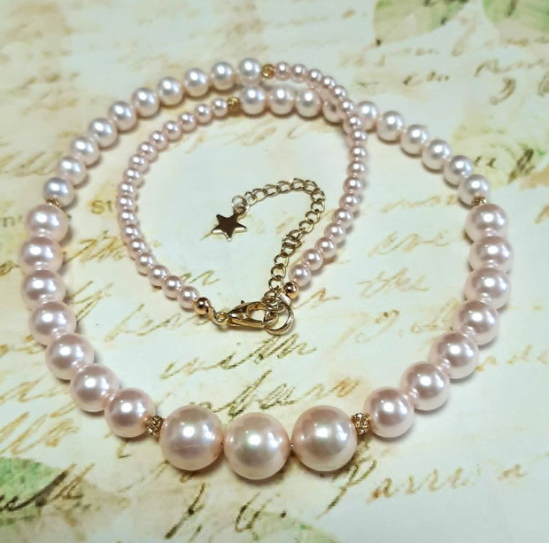 Colier choker handmade din Perle de Mallorca roz si inox placat cu aur