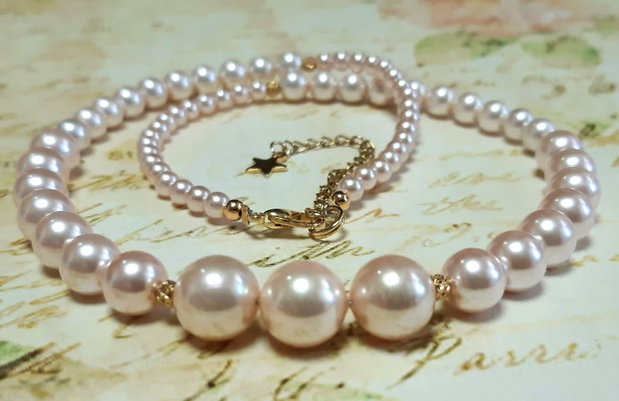 Colier choker handmade din Perle de Mallorca roz si inox placat cu aur