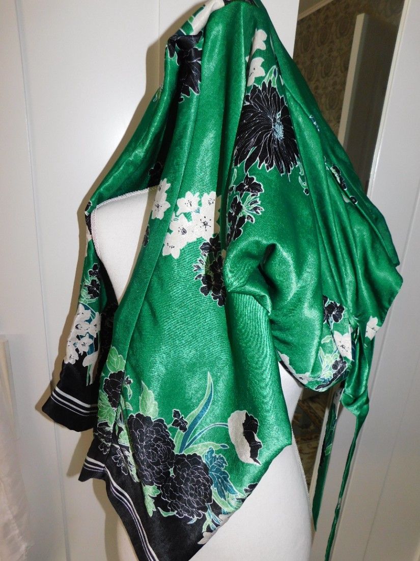 Pantaloni noi, etichete atasate, deosebiti, estivali, masura 48 -50