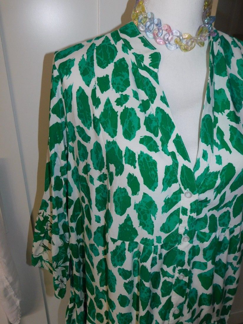 Rochie noua, de zi, masura 50 - 52, deosebita, eleganta