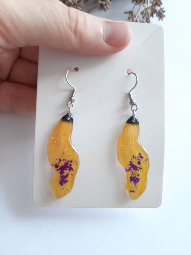 Cercei handmade cu petale de floareasoarelui în rășină epoxidică