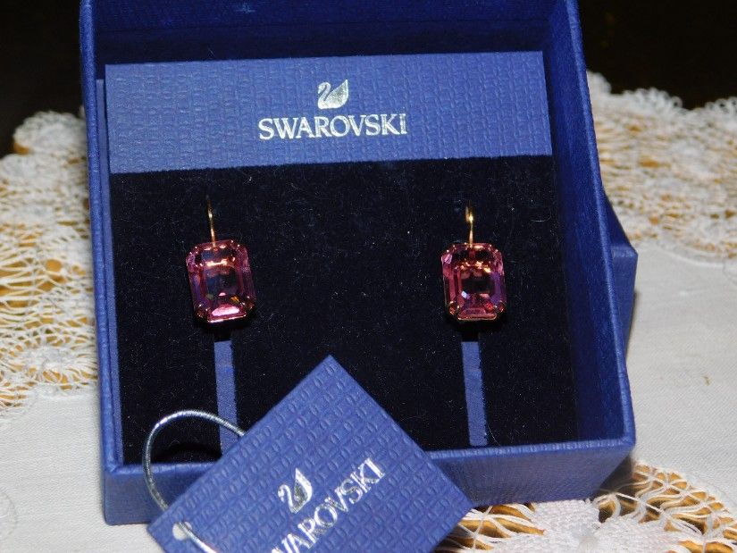 Cercei noi  SWAROVSKI,  ambalaj original,  deosebiti,