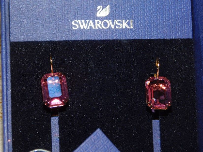 Cercei noi  SWAROVSKI,  ambalaj original,  deosebiti,