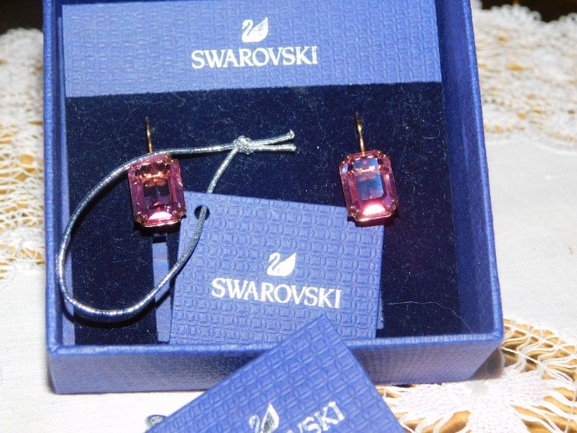Cercei noi  SWAROVSKI,  ambalaj original,  deosebiti,