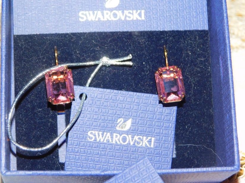 Cercei noi  SWAROVSKI,  ambalaj original,  deosebiti,