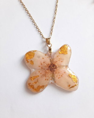 Colier handmade cu floare de cireș naturală