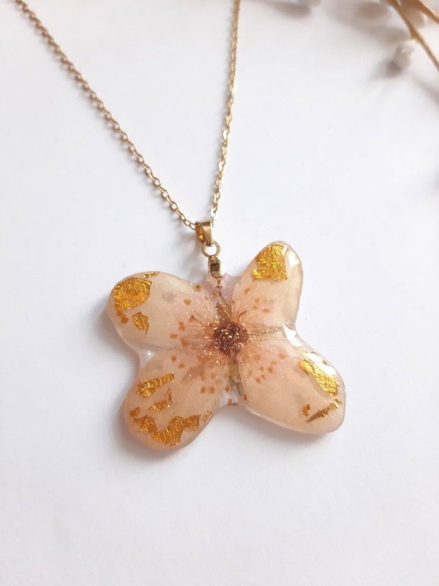 Colier handmade cu floare de cireș naturală