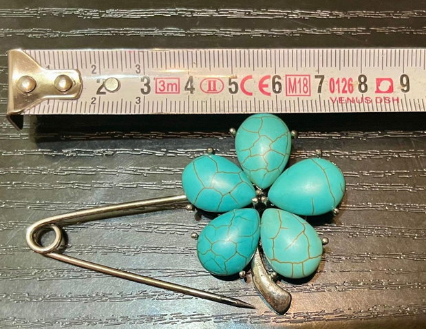 Broșă Vintage Superbă din Colecția Bunicii Model Floral Pietre Naturale & Metal Nemagnetic 18g 7cm