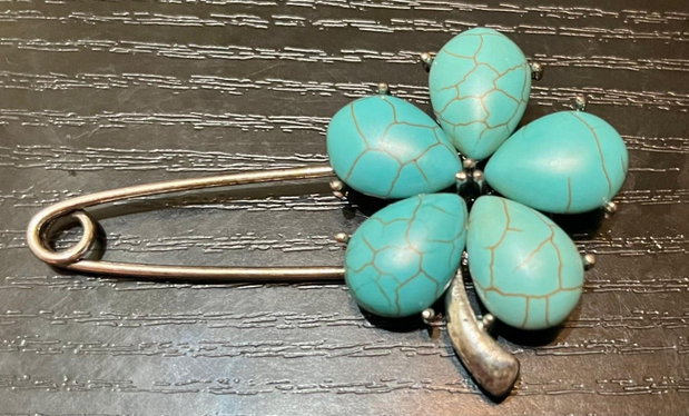 Broșă Vintage Superbă din Colecția Bunicii Model Floral Pietre Naturale & Metal Nemagnetic 18g 7cm