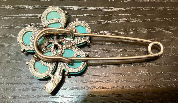 Broșă Vintage Superbă din Colecția Bunicii Model Floral Pietre Naturale & Metal Nemagnetic 18g 7cm