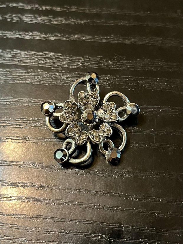 Broșă Vintage Metalică model Floral cu Strasuri Stil Retro / Gotic 3 cm anii 70-80