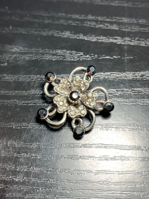 Broșă Vintage Metalică model Floral cu Strasuri Stil Retro / Gotic 3 cm anii 70-80