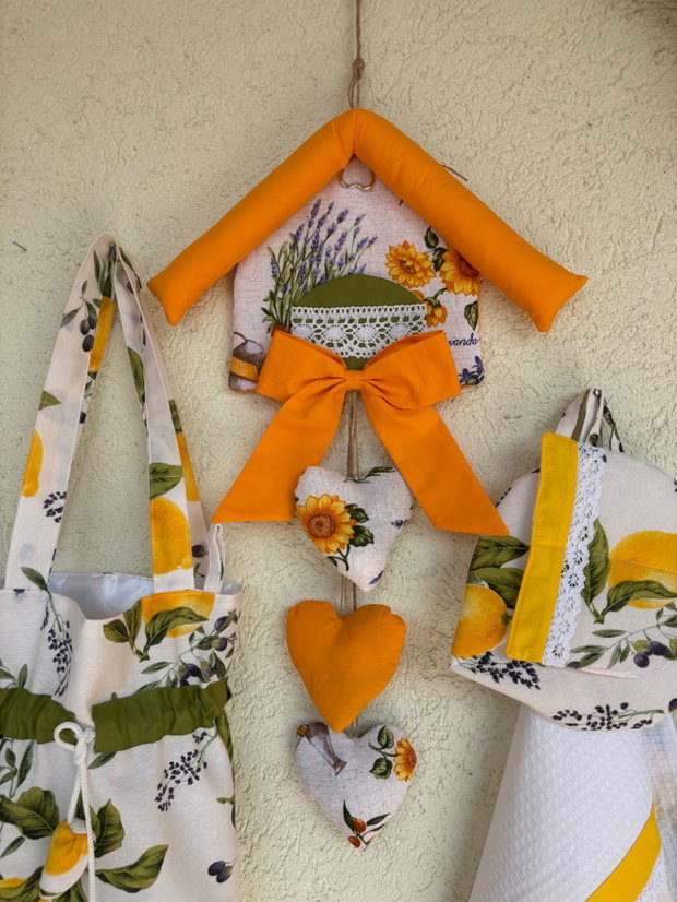 Căsuță decorativă textilă de agățat handmade