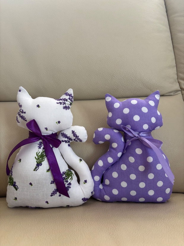 Pisicuță textilă parfumată cu lavandă handmade