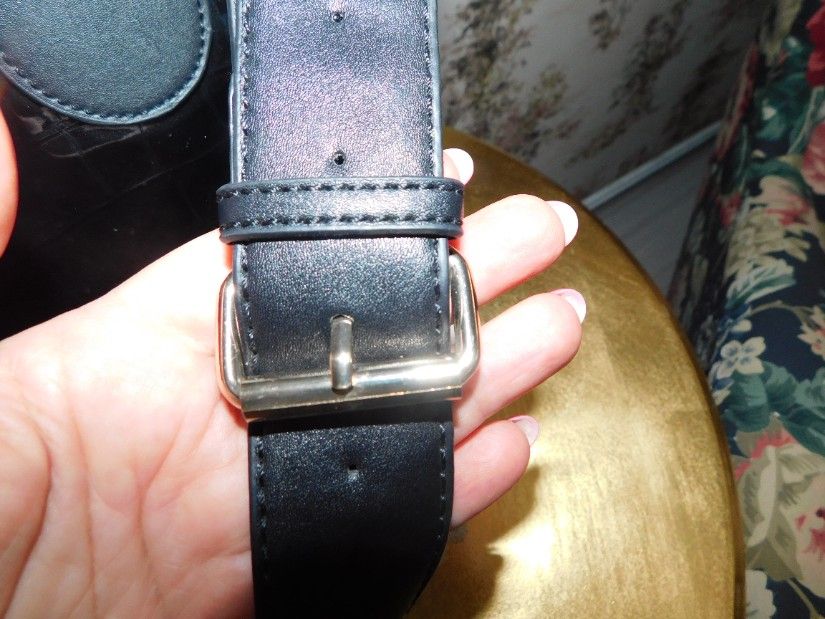 ROCCOBAROCCO,Italia, geanta neutilizata, piele lacuita, mare , deosebita, eleganta, captuseala cu logo , 3 compartimente, foarte incapatoare, solida, minere de mina solide, bareta latam comoda, din piele, de umar, reglabila