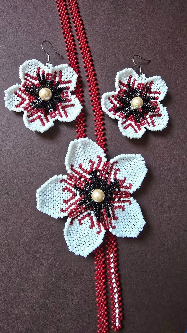 Set Bijuterii Mac Alb Colier și Cercei din Mărgele