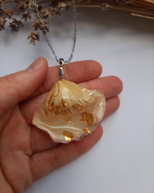 Colier handmade cu petală naturală de trandafir galben 3D