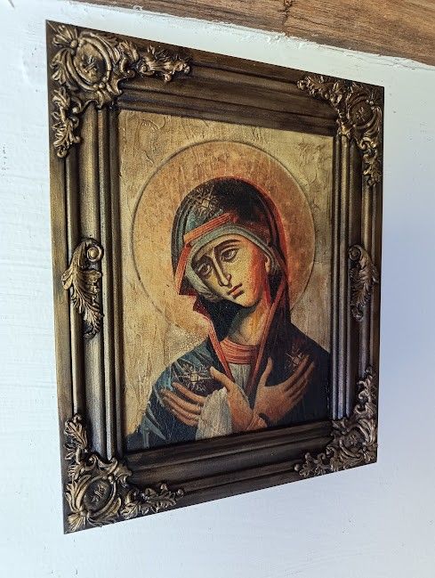 Icoană handmade Maica Domnului în rugăciune, cu ramă sculptată
