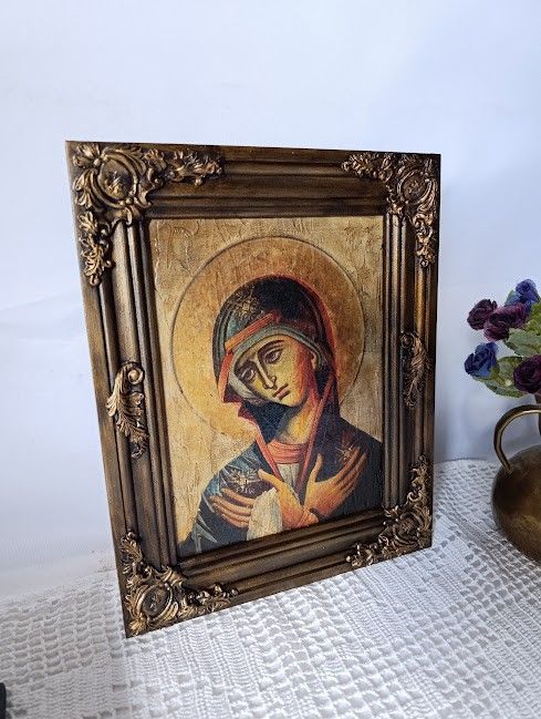 Icoană handmade Maica Domnului în rugăciune, cu ramă sculptată