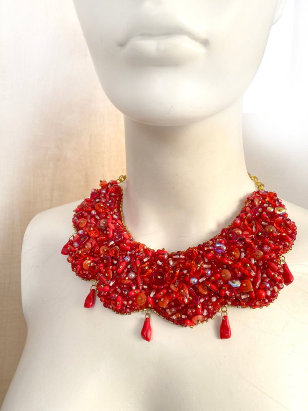 Colier statement in nuante de rosu aprins・Colier handmade rosu・Colier statement